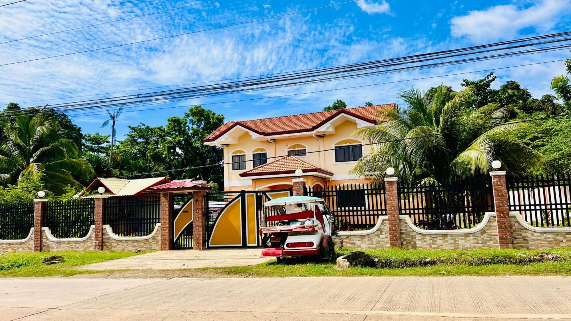 Chateau La Princesa With Cozy Garden & Bar Puerto Princesa Eksteriør billede