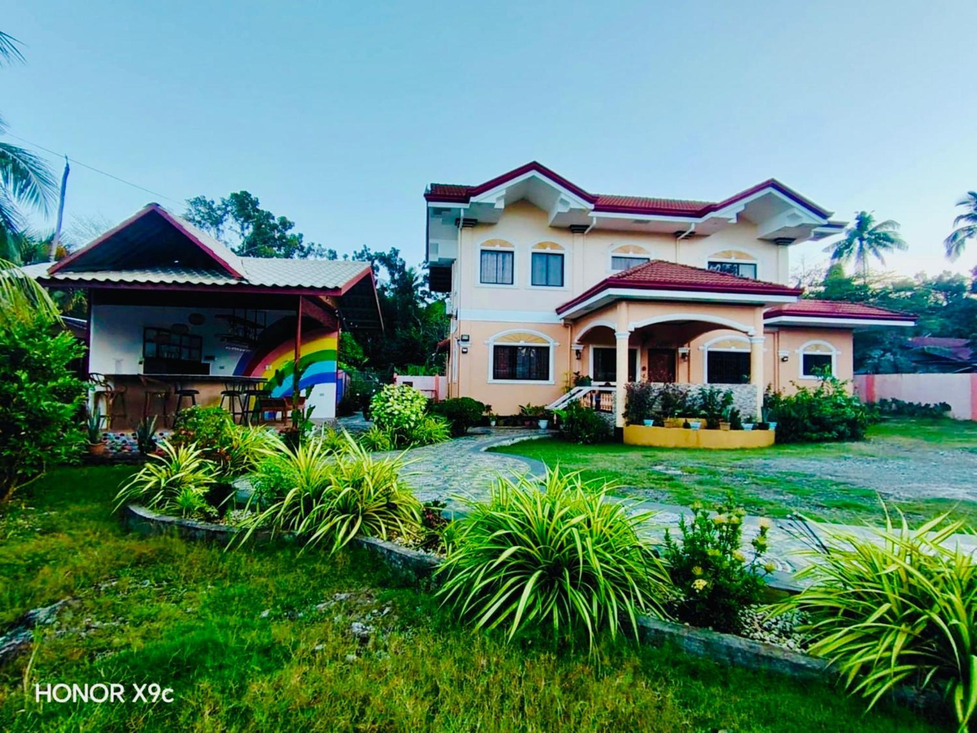 Chateau La Princesa With Cozy Garden & Bar Puerto Princesa Eksteriør billede